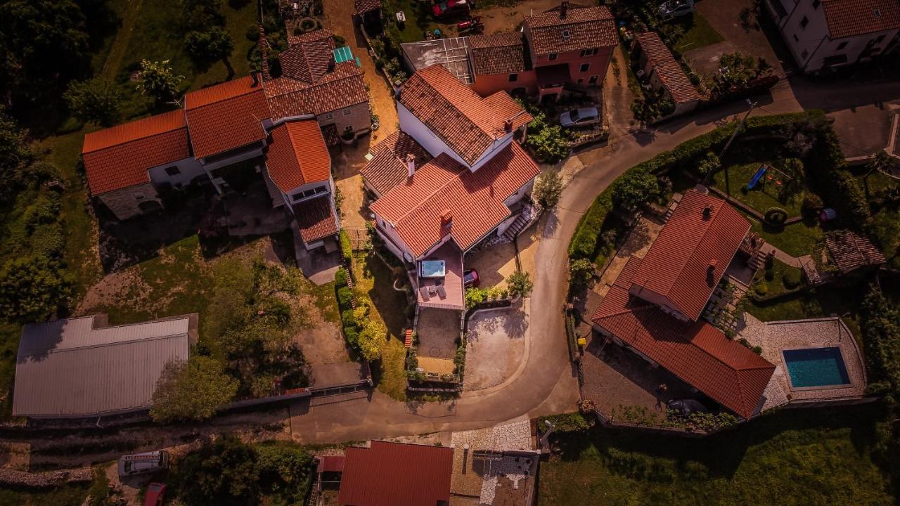 Villa Michelle Karojba Luaran gambar
