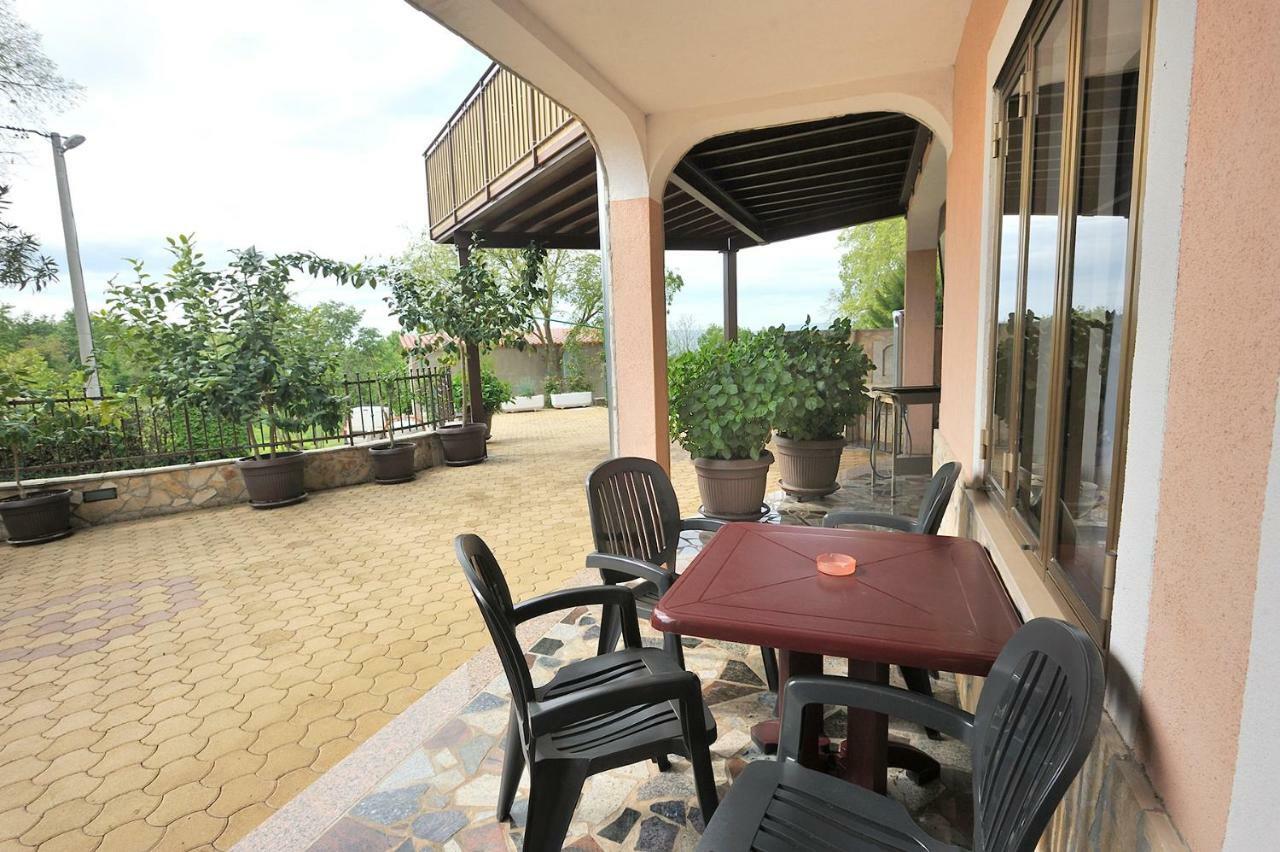 Villa Michelle Karojba Luaran gambar