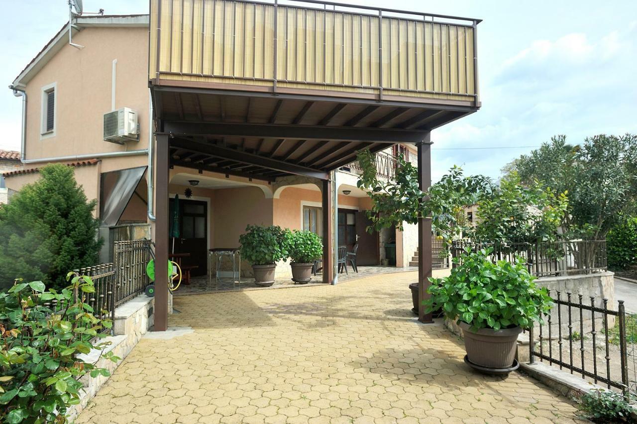 Villa Michelle Karojba Luaran gambar