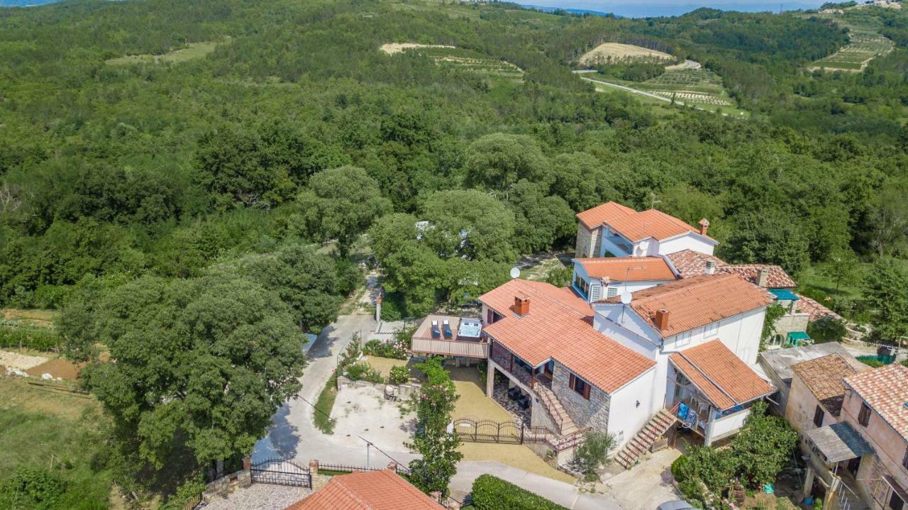Villa Michelle Karojba Luaran gambar