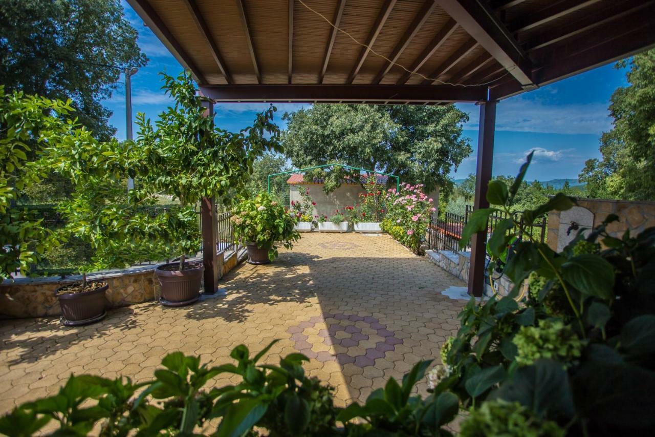 Villa Michelle Karojba Luaran gambar